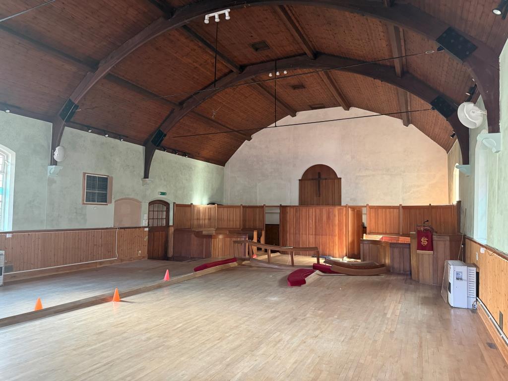 Lot: 29 - FORMER METHODIST CHURCH WITH RESIDENTIAL CONSENT - West view of main hall
